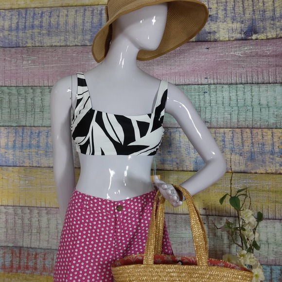 Kona Sol Other - Kona Sol bikini top size medium black and white NWT